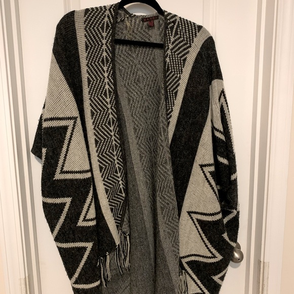 Poncho - Picture 1 of 3
